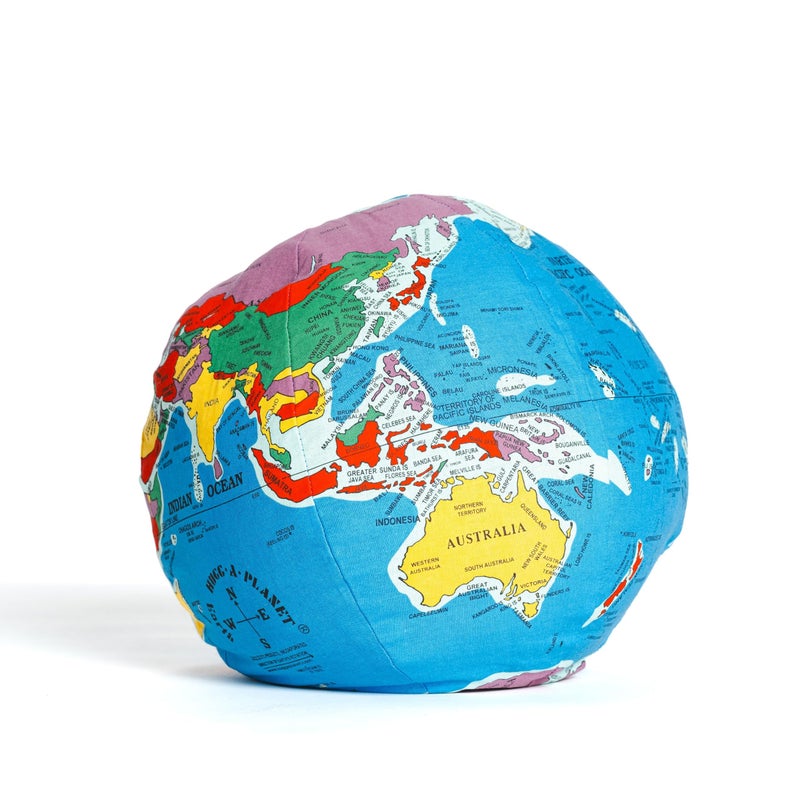 Hugg-A-PlanetÂ® Classic Political Earth - Image 2